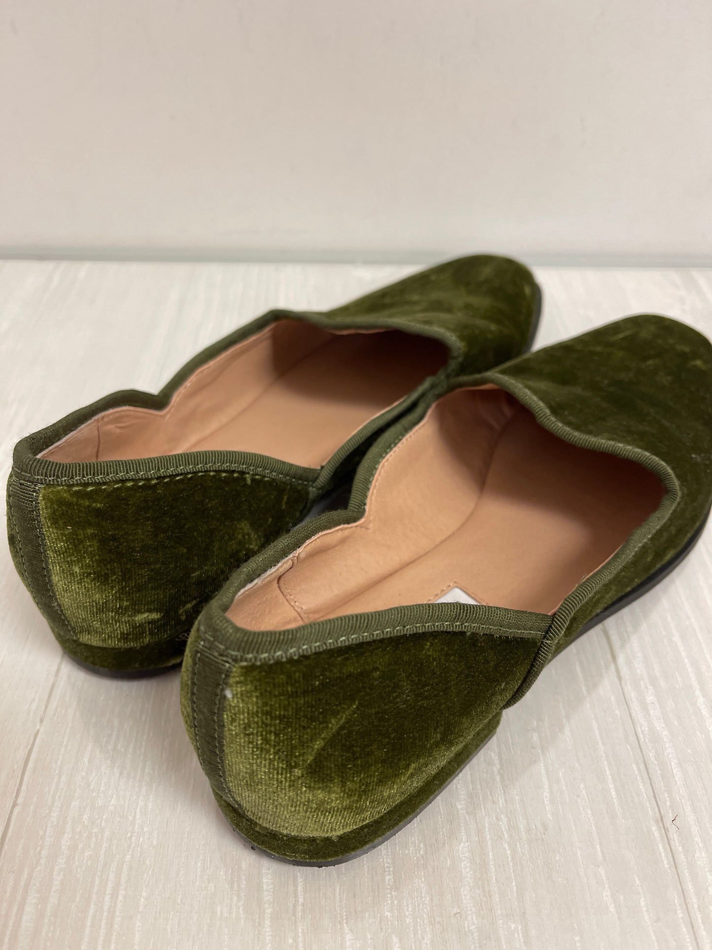 Shoes Flats By Chelsea And Violet In Green, Size: 8