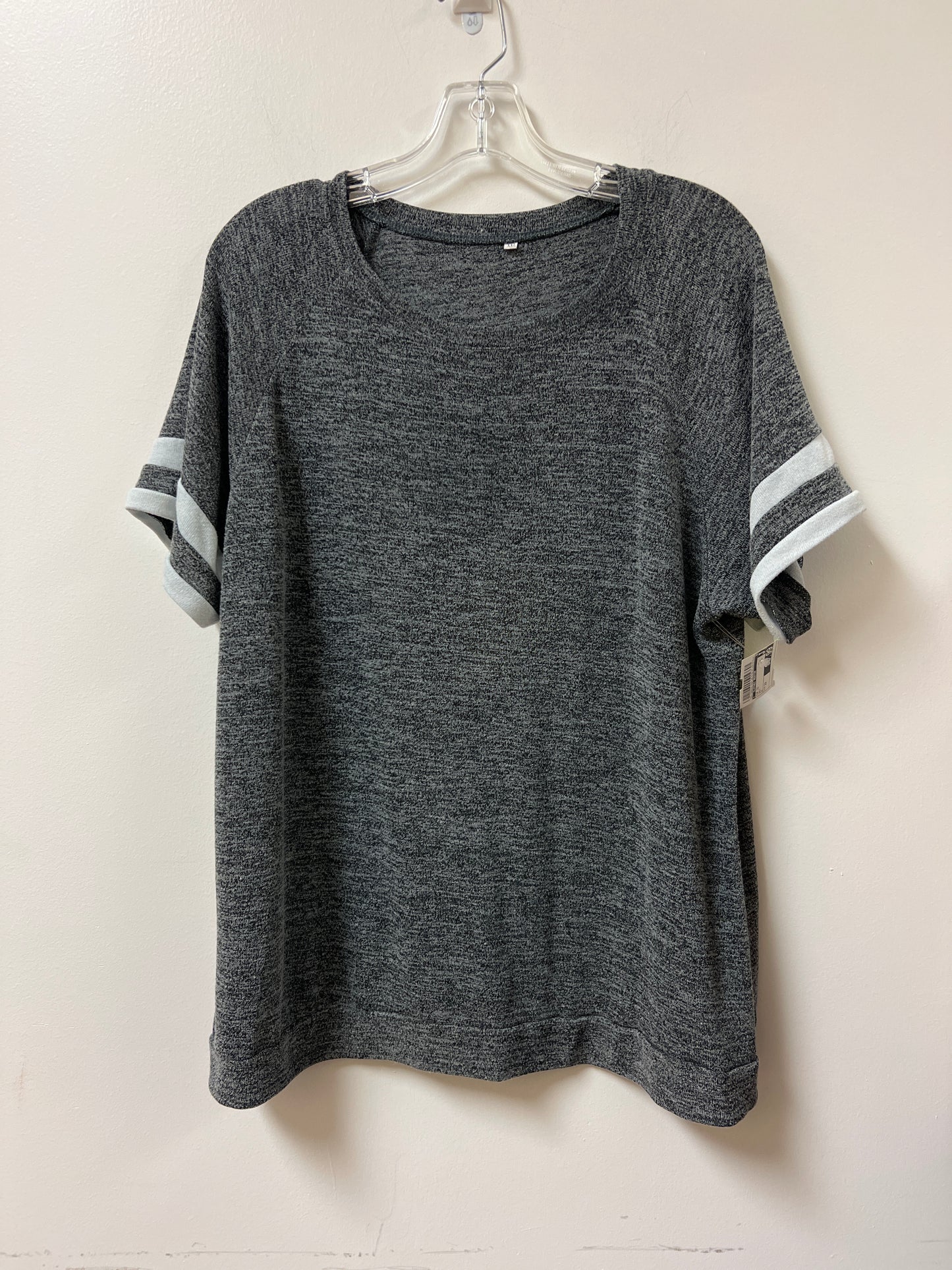 Top Short Sleeve By Clothes Mentor In Grey, Size: 2x