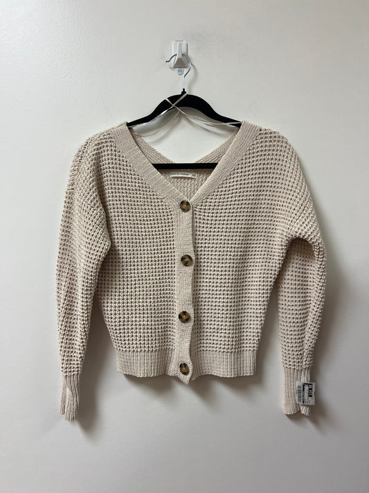 Sweater By Clothes Mentor In Cream, Size: Xs