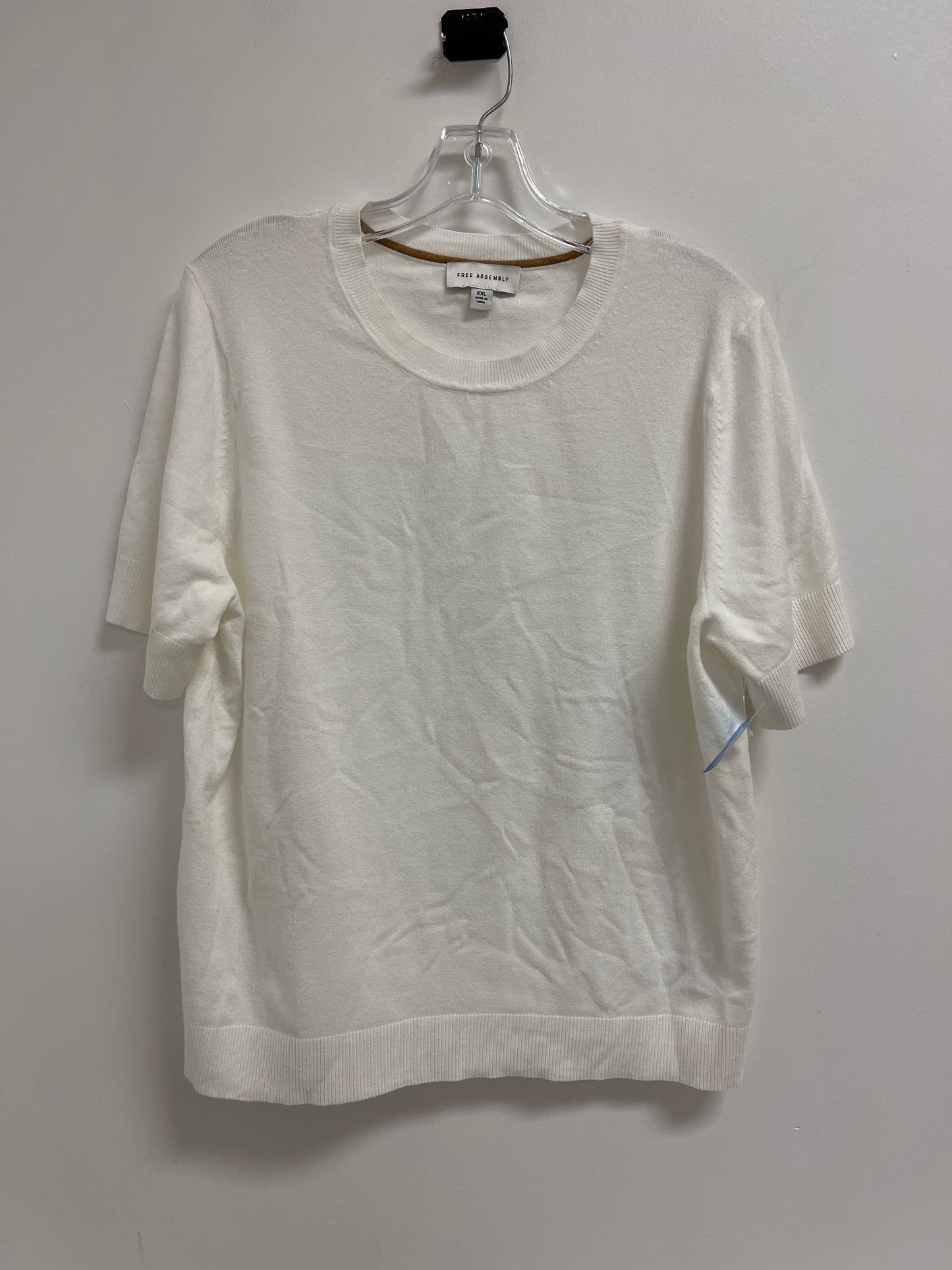 Top Short Sleeve By Free Assembly In White, Size: 2x