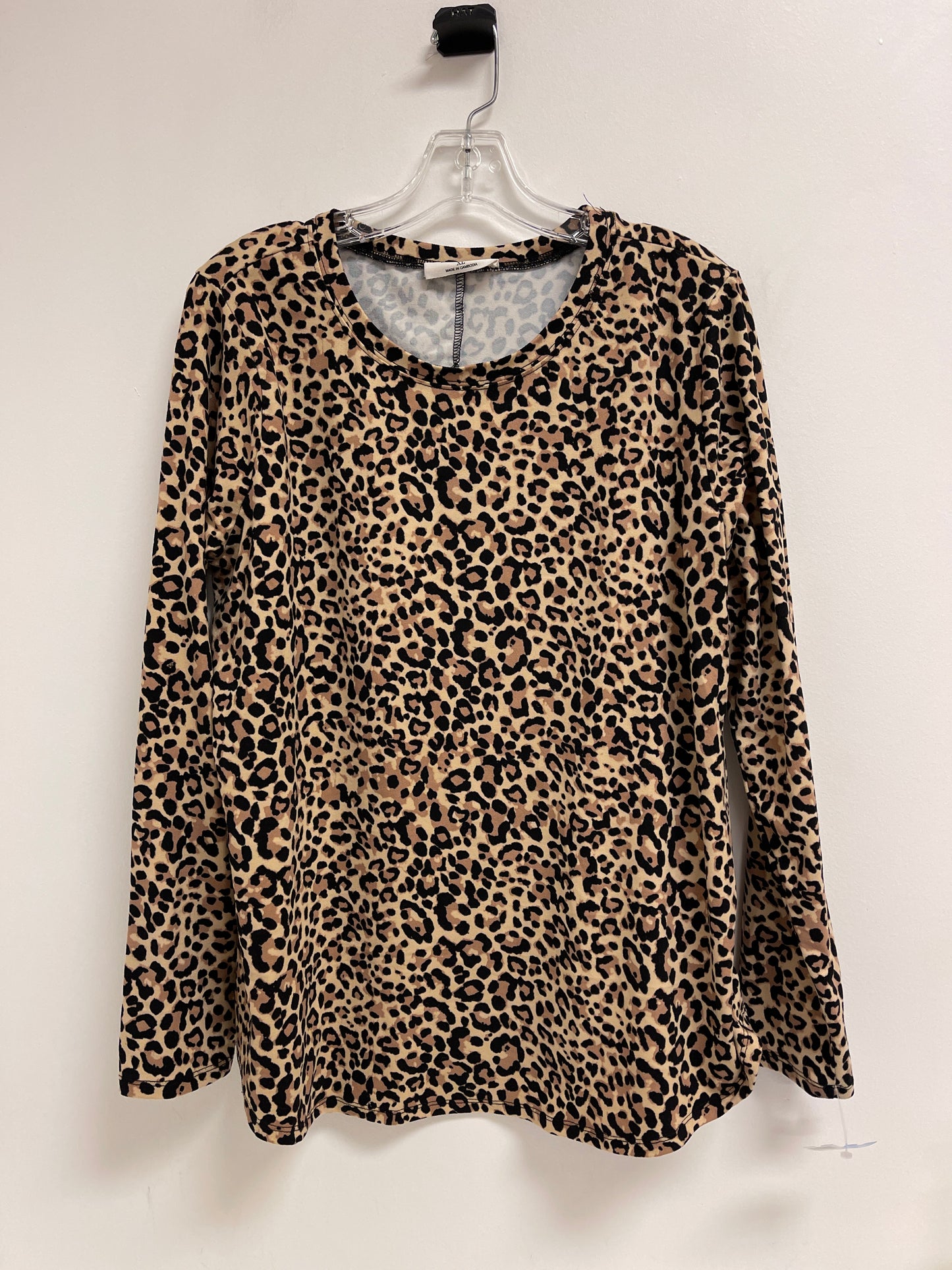 Top Long Sleeve By Zenana Outfitters In Animal Print, Size: Xl