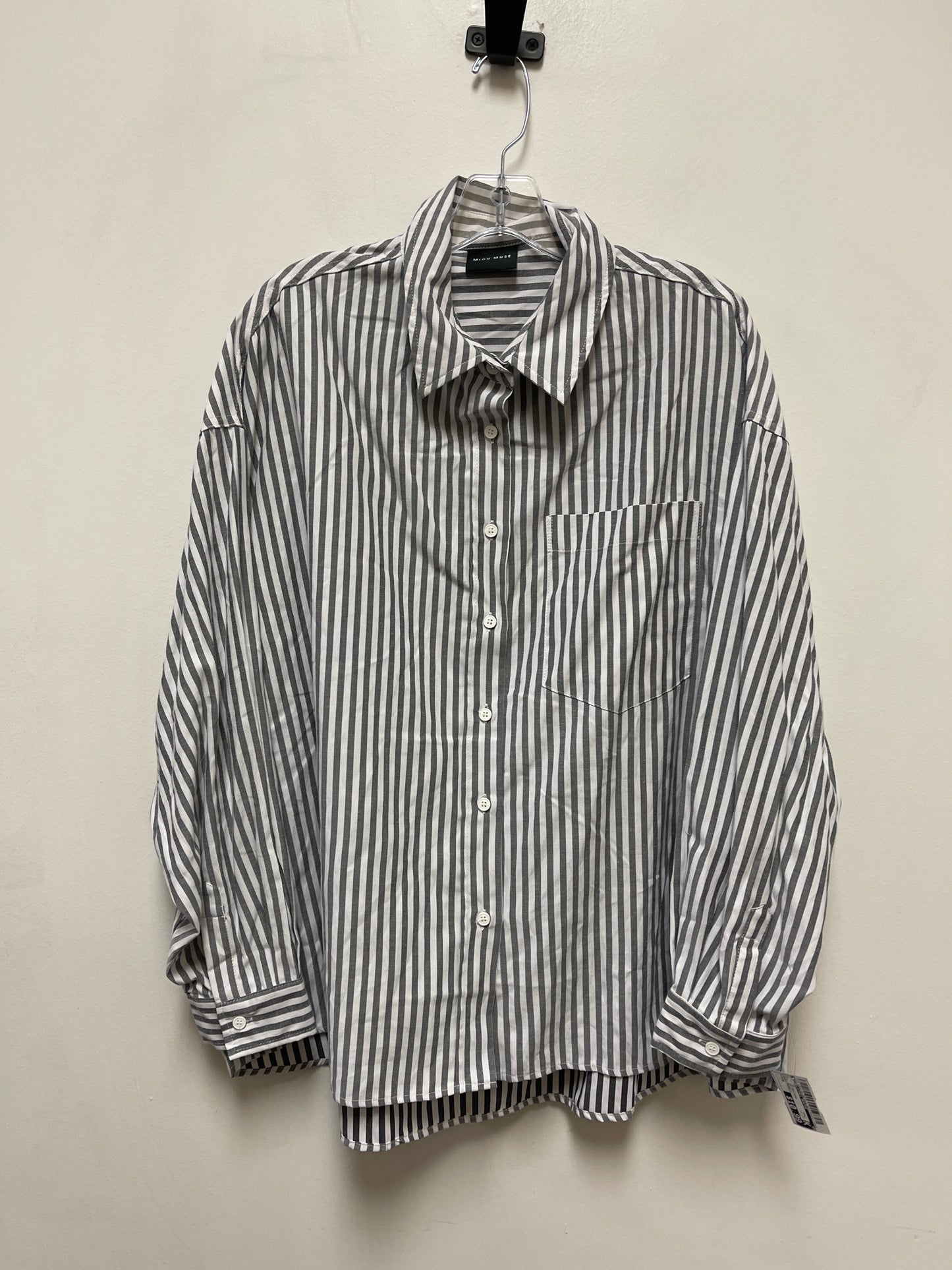 Top Long Sleeve By Clothes Mentor In Striped Pattern, Size: M