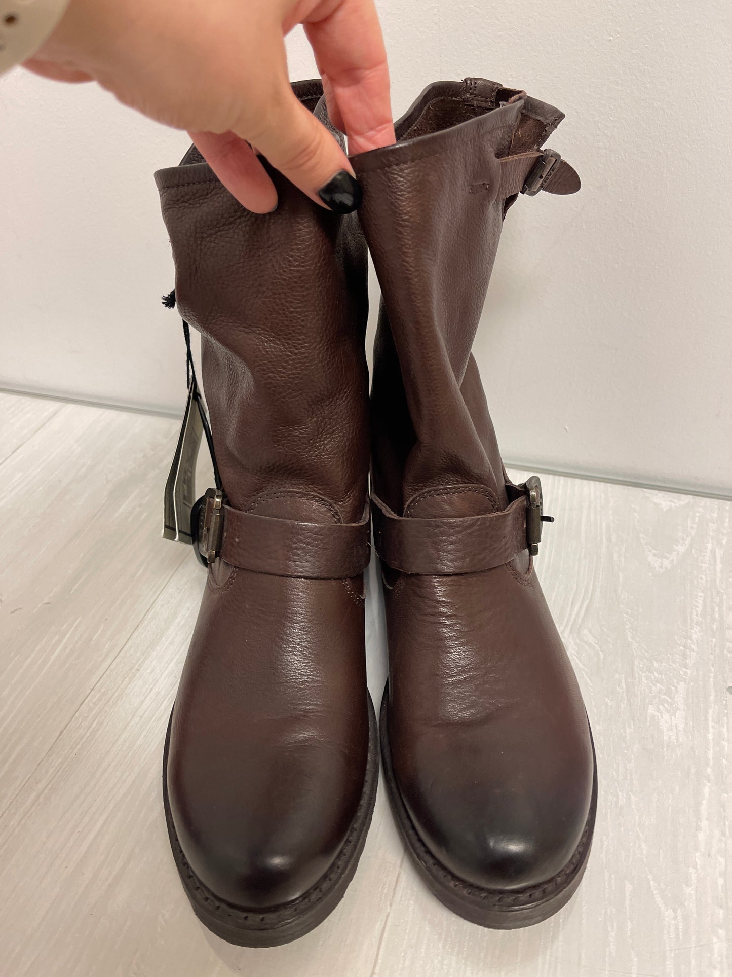 Boots Leather By Frye In Brown, Size: 8