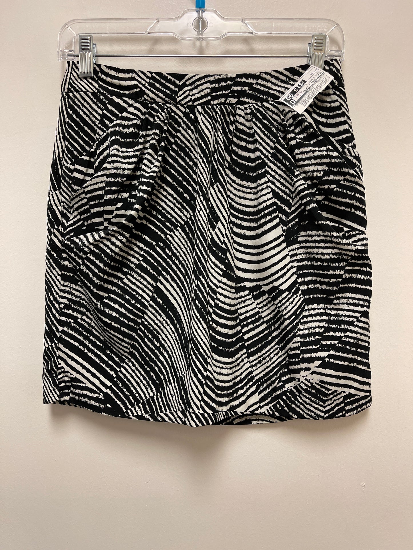 Black & Cream Skirt Mini & Short Banana Republic, Size Xs