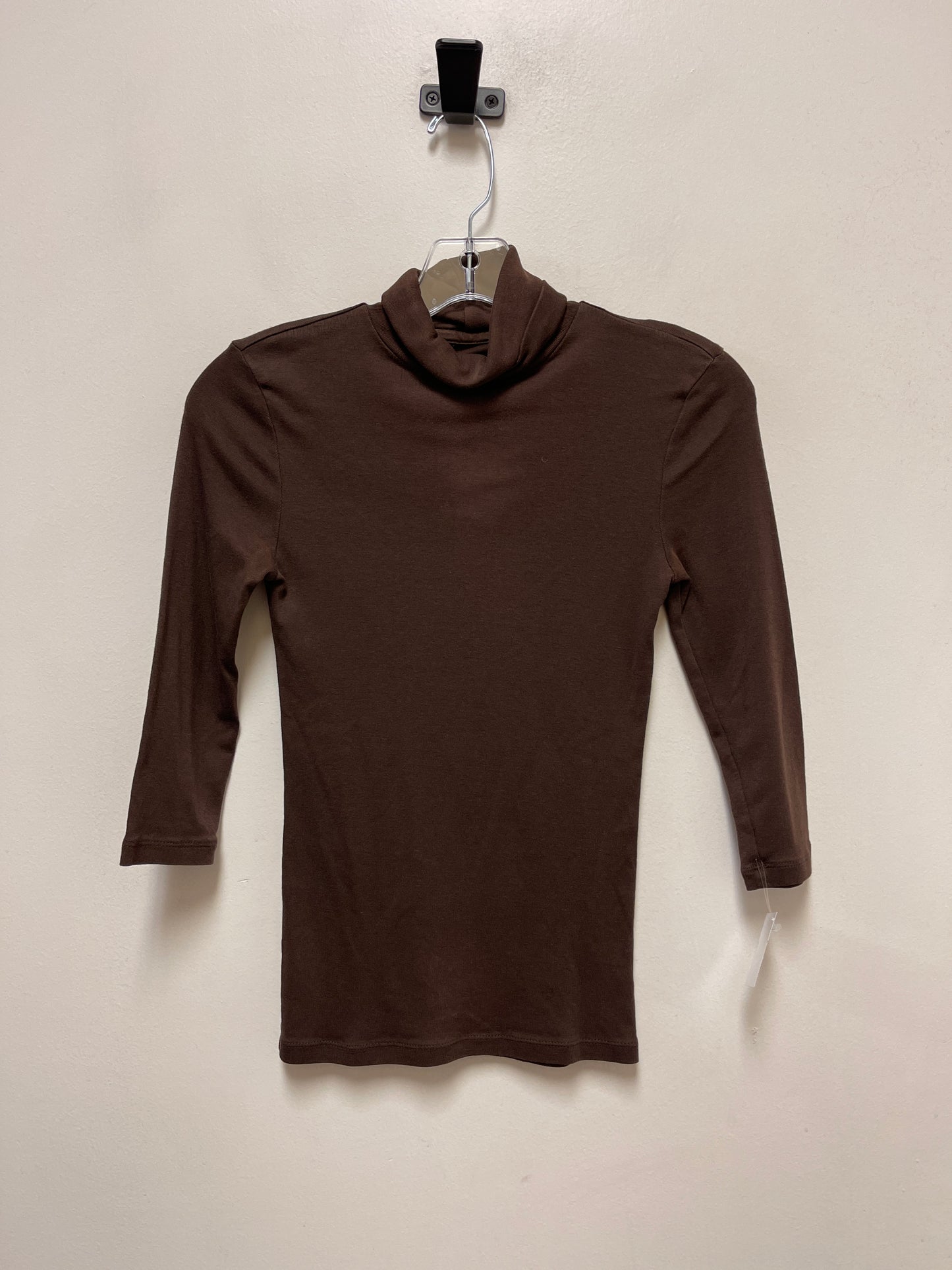 Top Long Sleeve Basic By Gap In Brown, Size: Xs