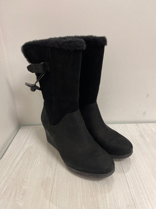 Boots Designer By Ugg In Black, Size: 9