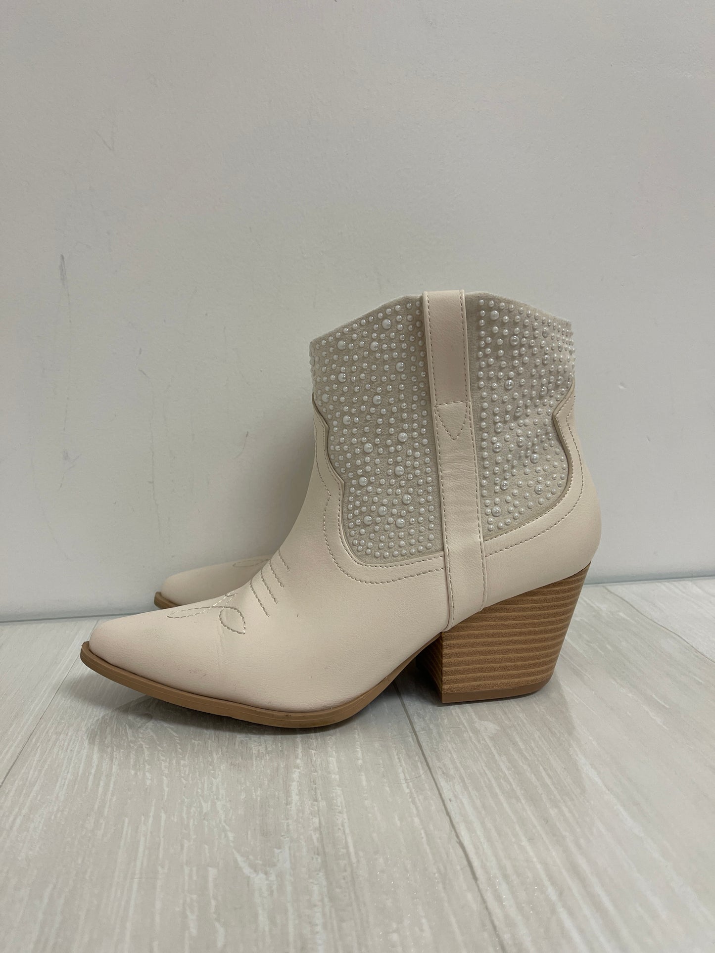 Boots Ankle Heels By Qupid In Cream, Size: 8