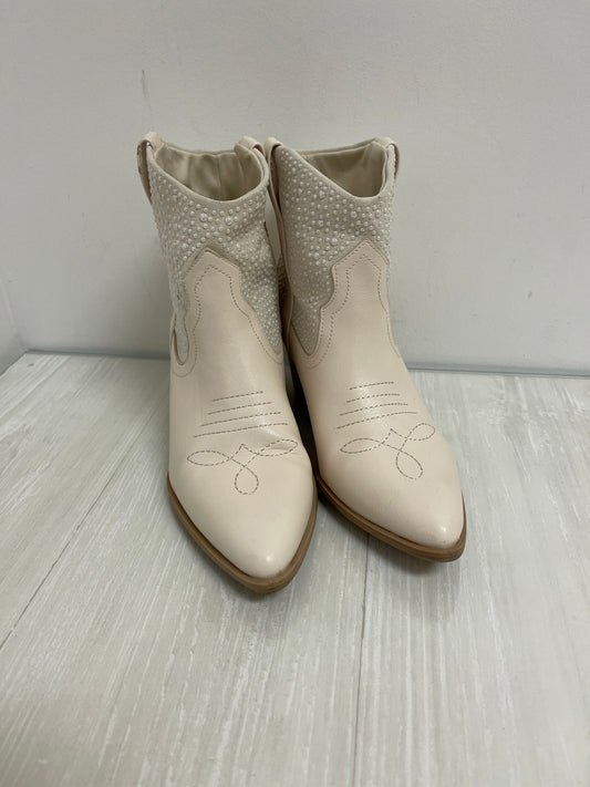 Boots Ankle Heels By Qupid In Cream, Size: 8