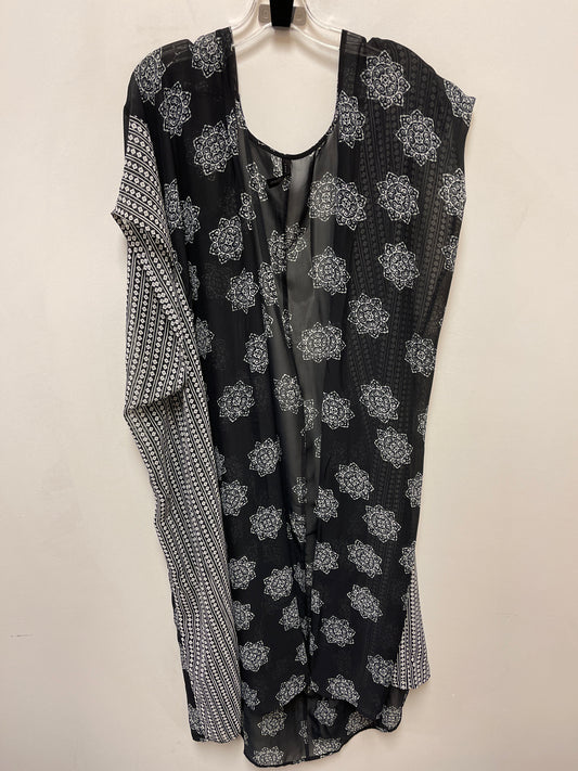 Kimono By Clothes Mentor In Black & White, Size: 1x