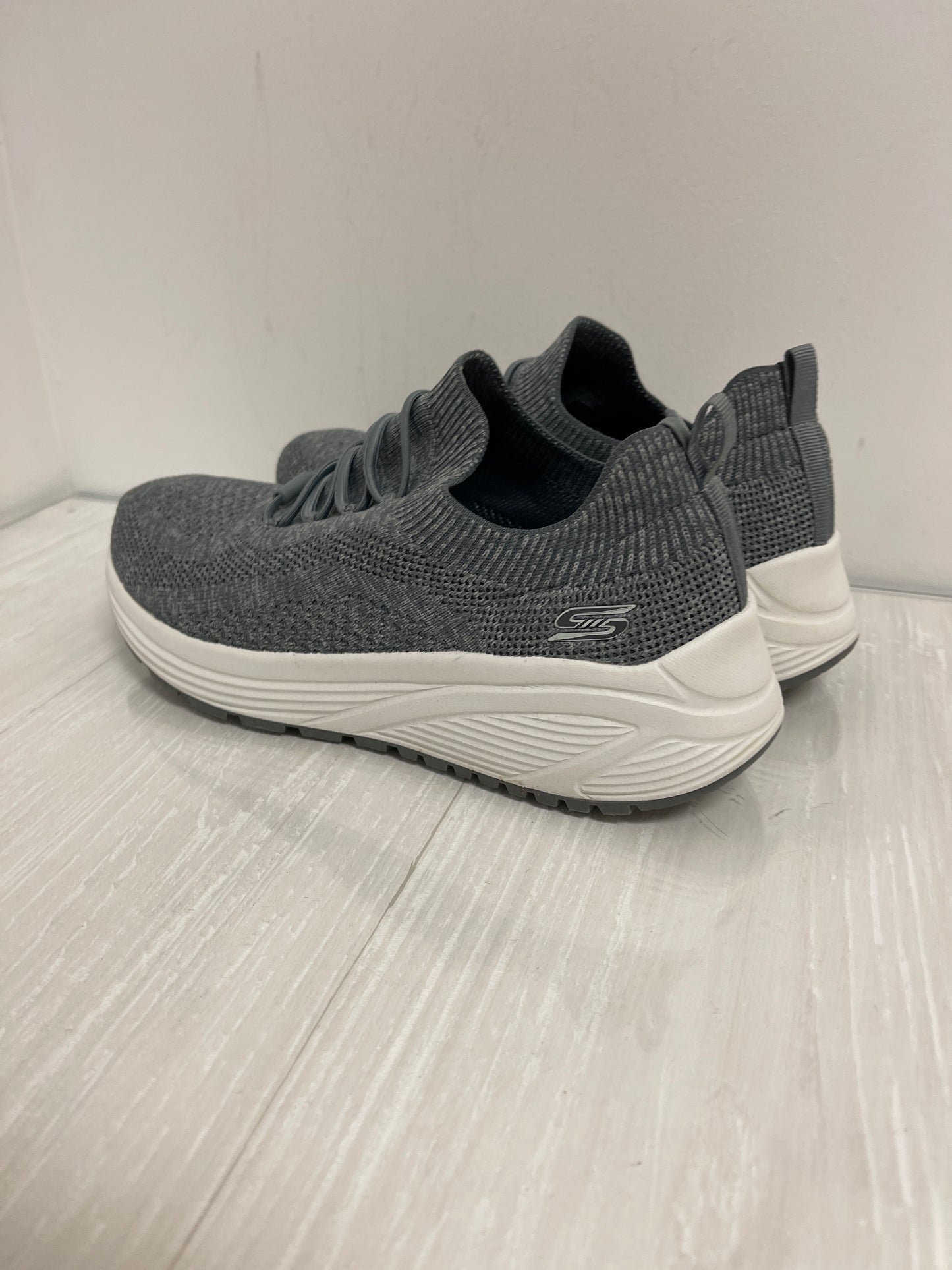 Shoes Sneakers By Skechers In Grey, Size: 10