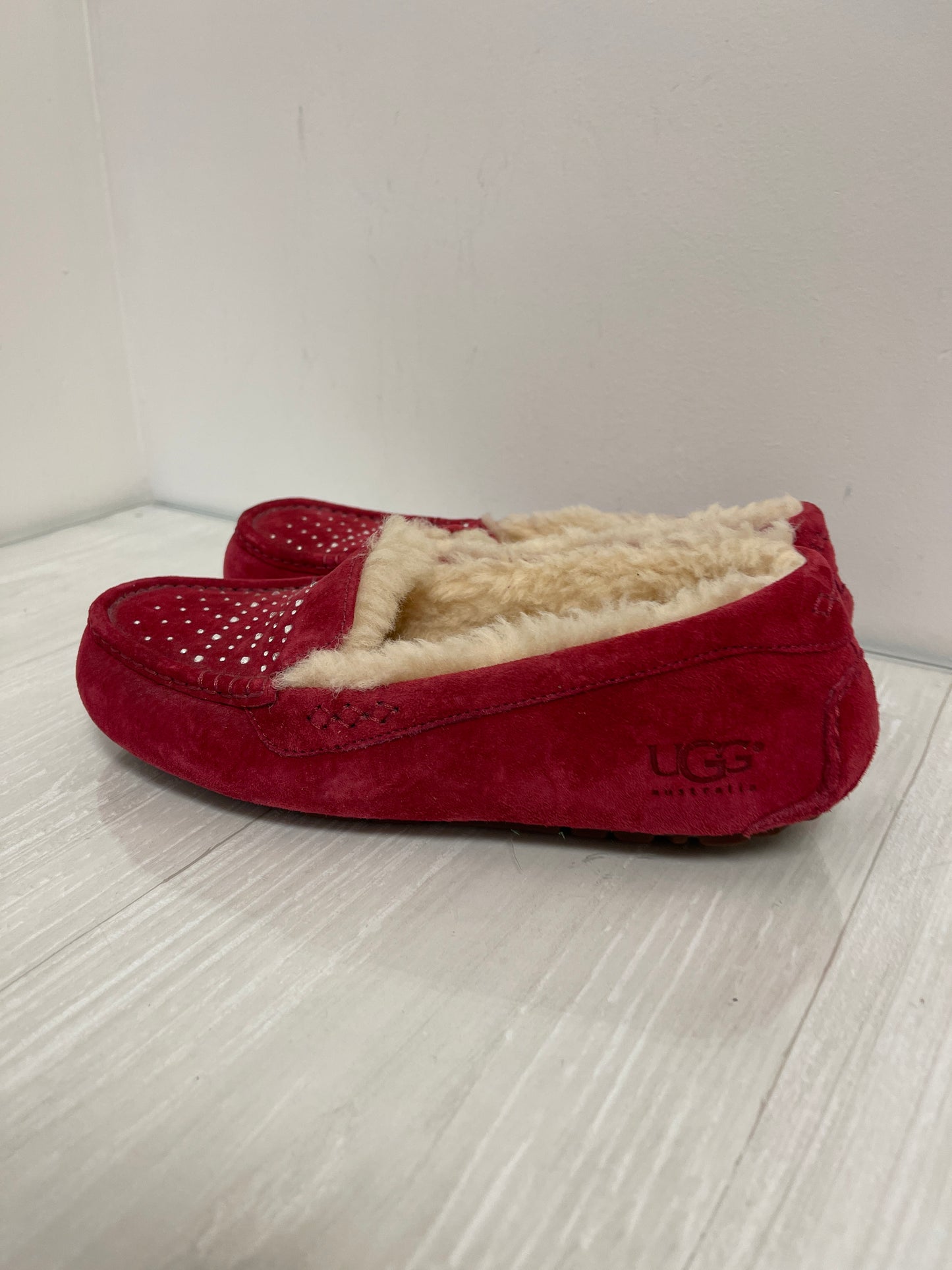 Shoes Flats By Ugg In Red Size 9