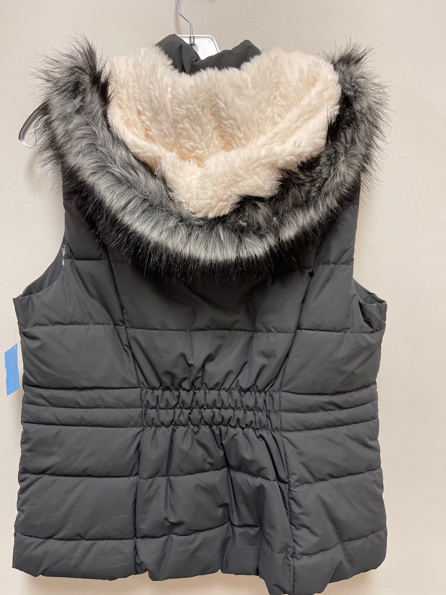 Vest Puffer & Quilted By Green Tea In Grey, Size: L