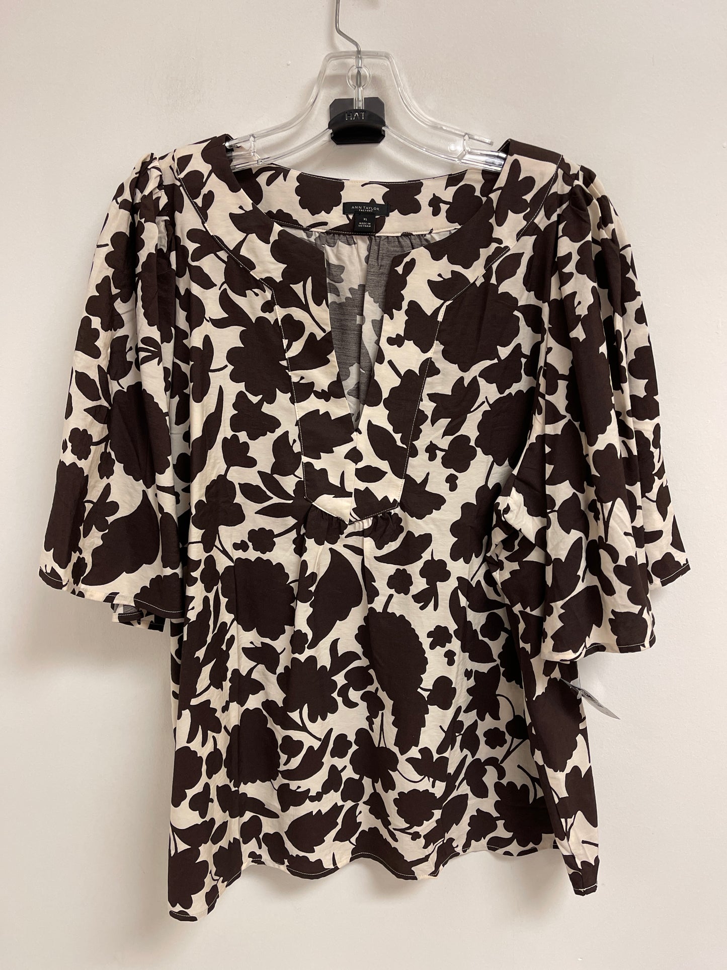 Top Short Sleeve By Ann Taylor In Brown & Cream, Size: Xl