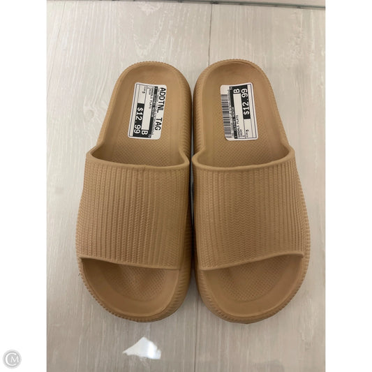 Sandals Flats By Clothes Mentor In Cream, Size: 5