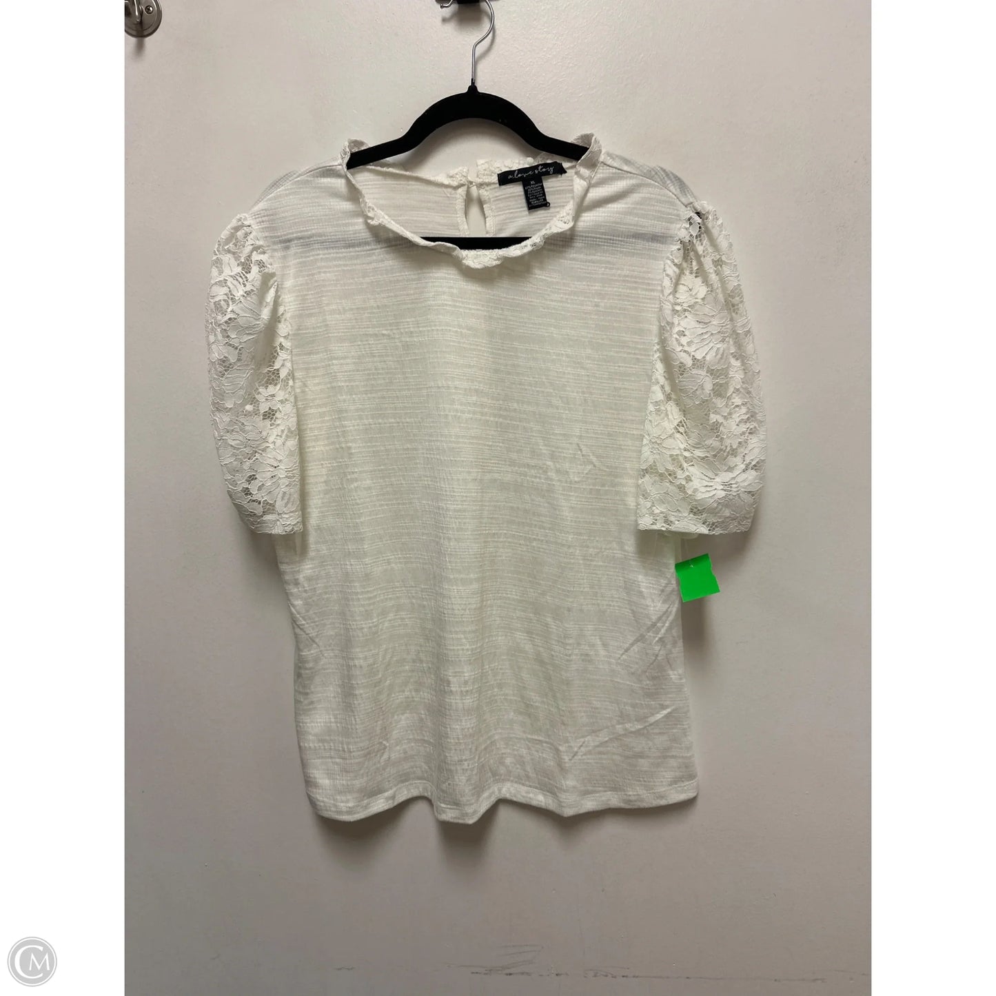 Top Short Sleeve By A Love Story In White, Size: Xl