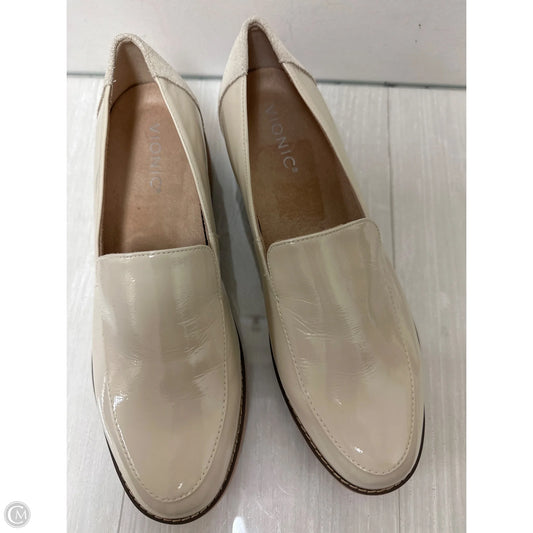 Shoes Flats By Vionic In Cream, Size: 10