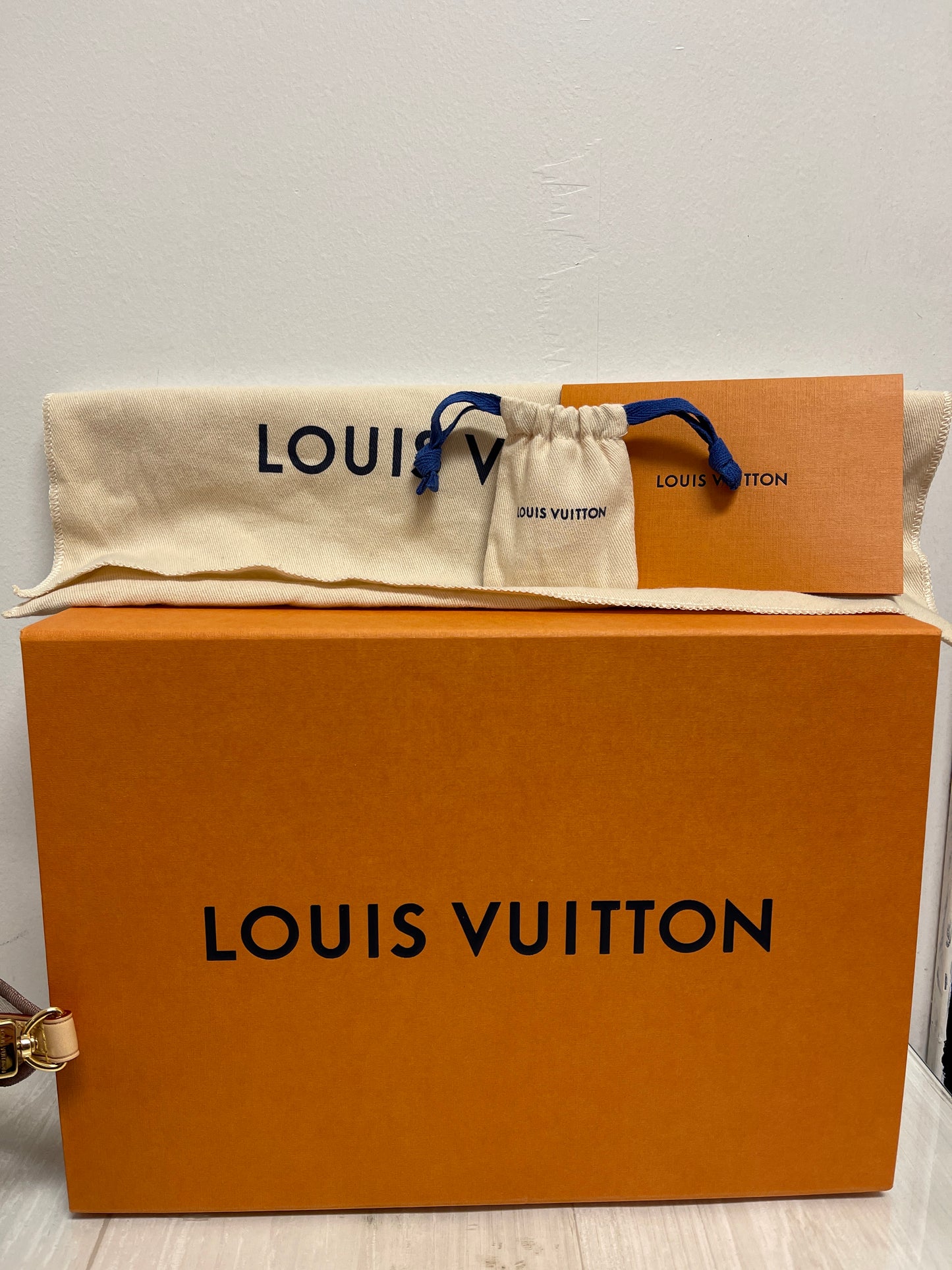Handbag Luxury Designer By Louis Vuitton, Size: Small