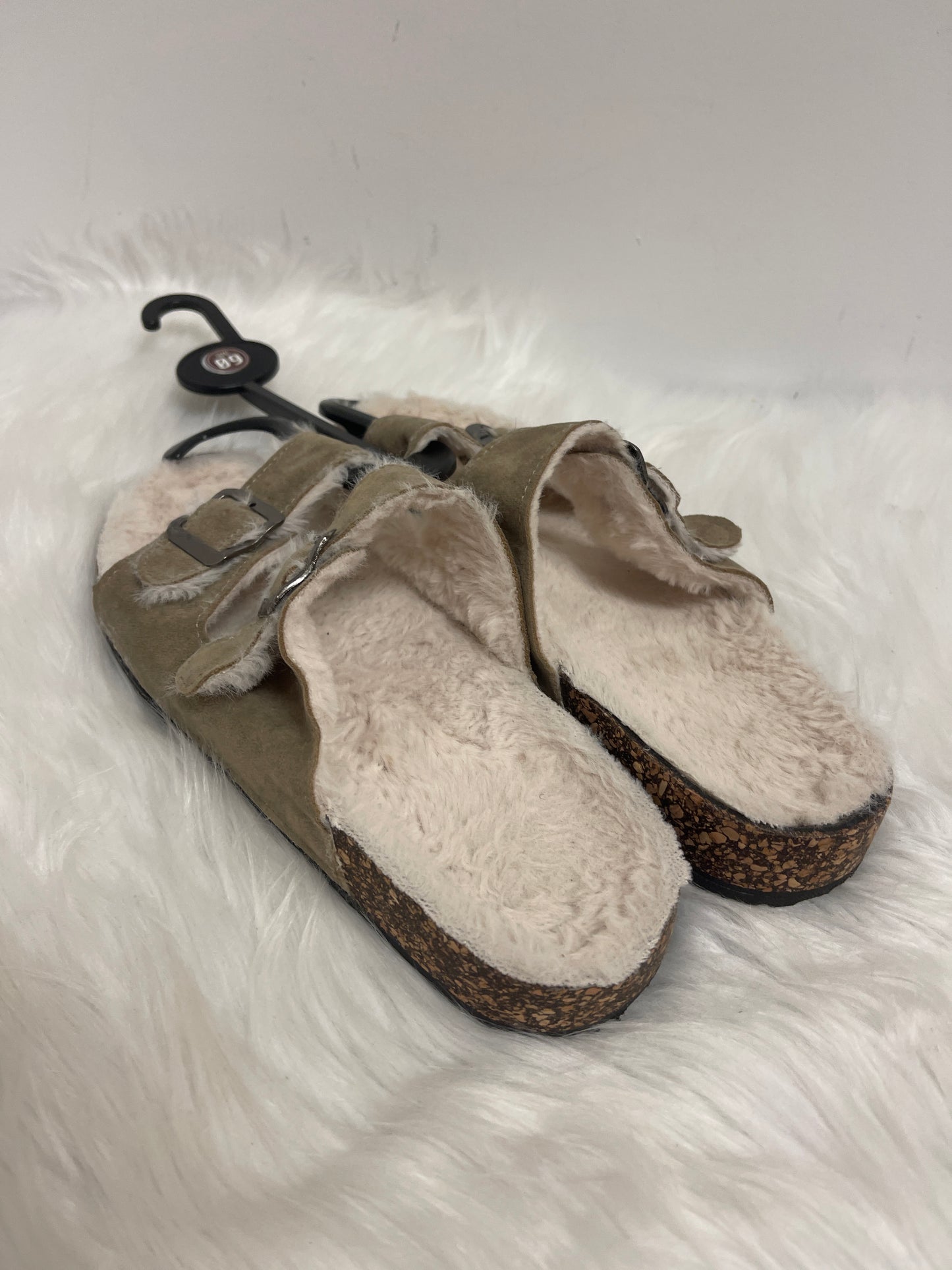 Sandals Flats By Clothes Mentor  Size: 9.5