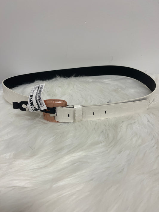 Belt By Clothes Mentor  Size: Large